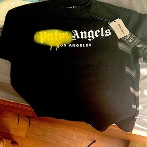 Brand new shirt was bought by my girlfriend it just isnt my style whatsoever.